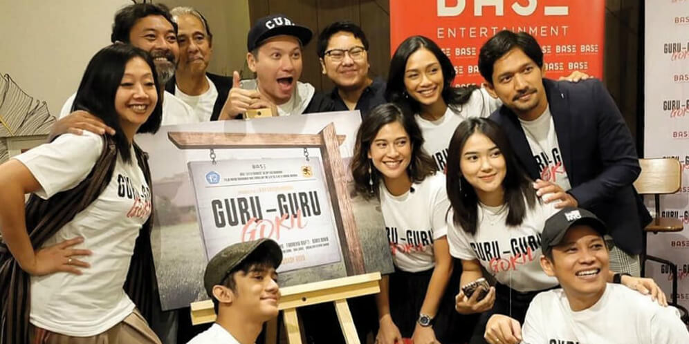 Aktris dan Aktor pemeran film Guru-guru Gokil berpose saat Press Conference